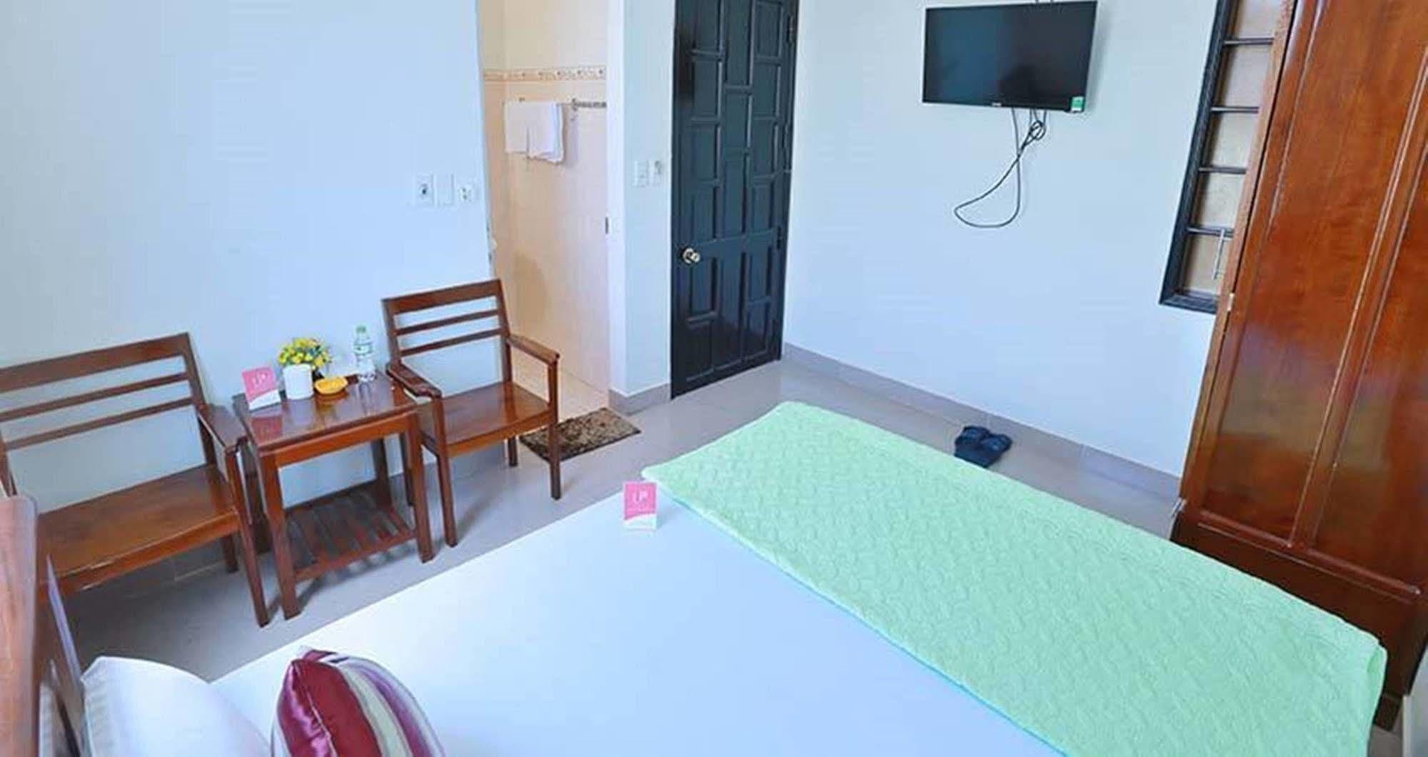 Rubis Hostel Hue Exterior photo