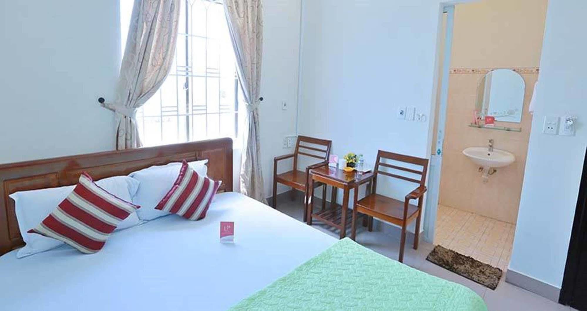 Rubis Hostel Hue Exterior photo