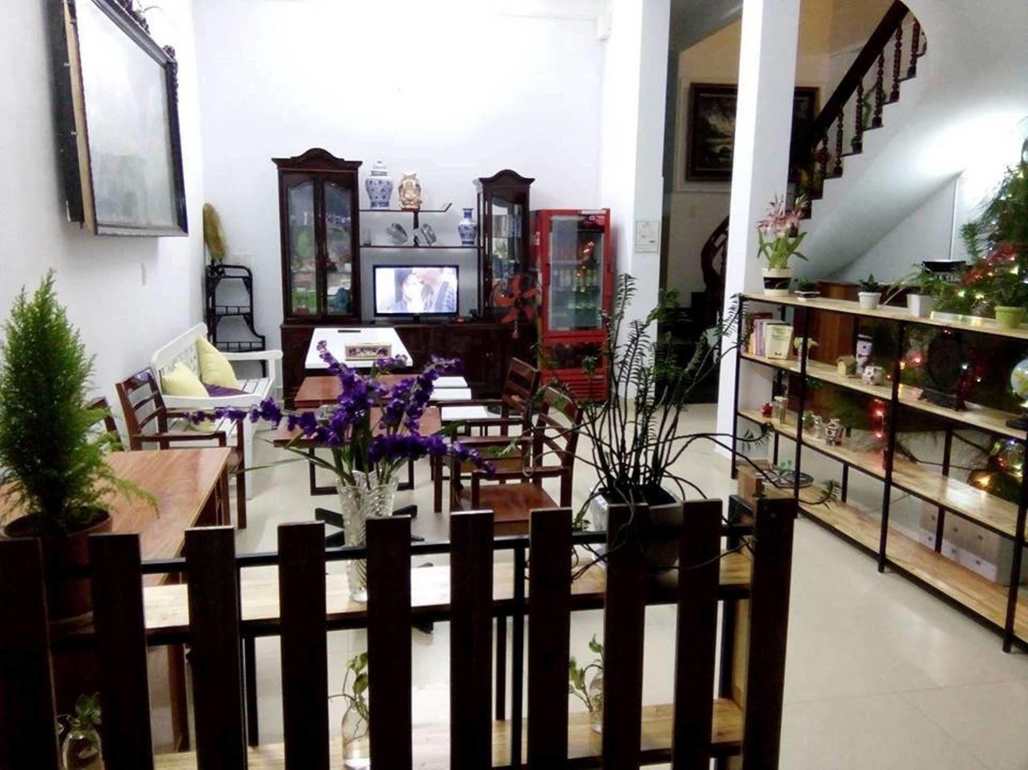 Rubis Hostel Hue Exterior photo
